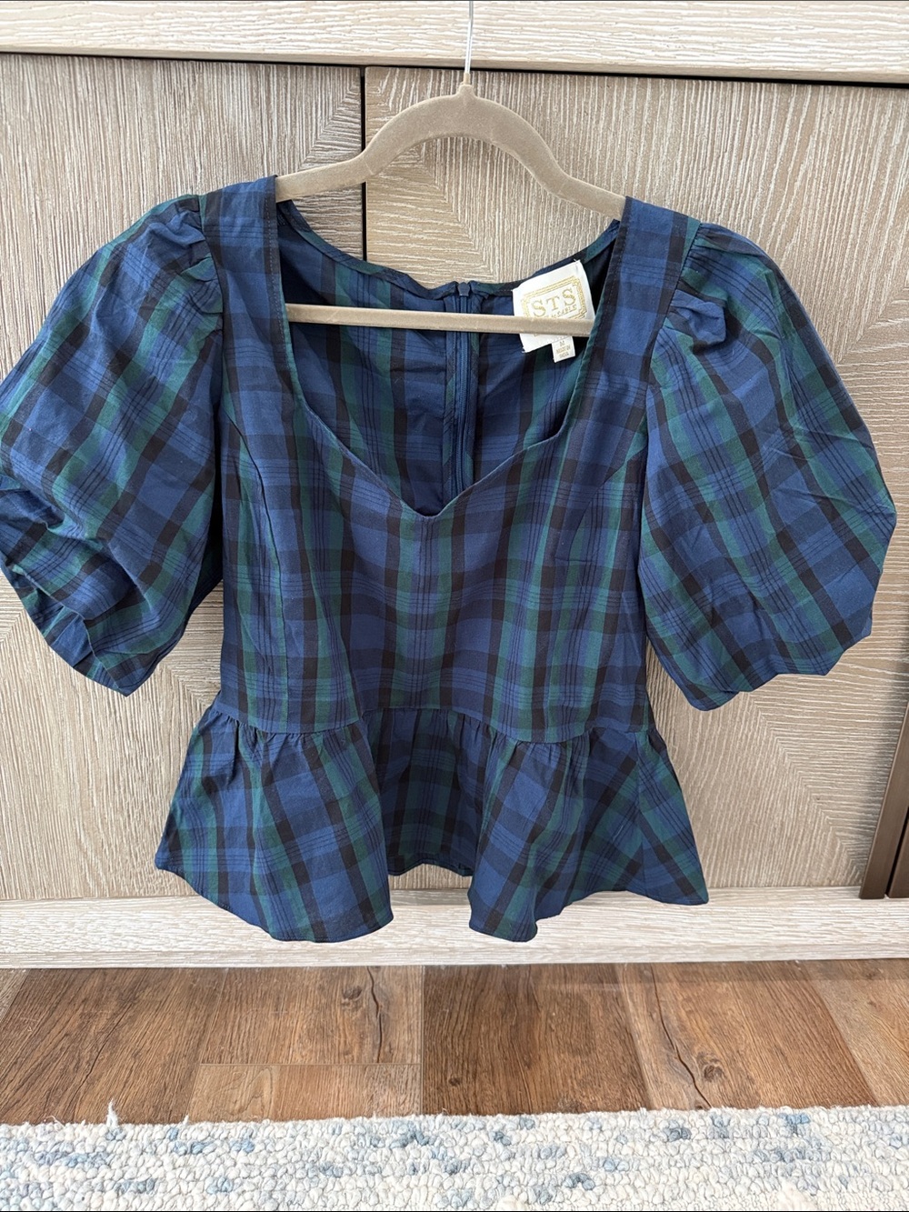 Sail to Sable Size Medium Women’s Plaid/Tartan Top